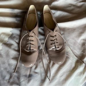 Nine West - patent leather tan beige oxfords with laces - women’s 9.5